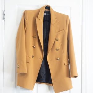 Zara Suit set (pants $ Blazer) US M . Worn a few times. Great condition